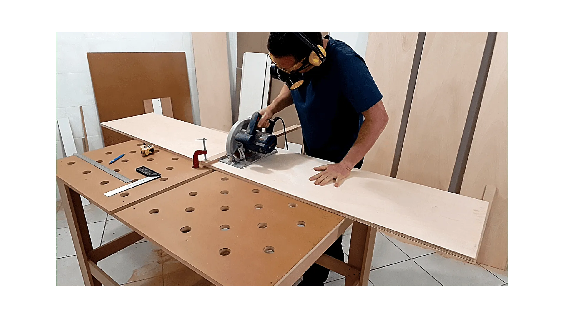 Detalhe de corte de peça em MDF