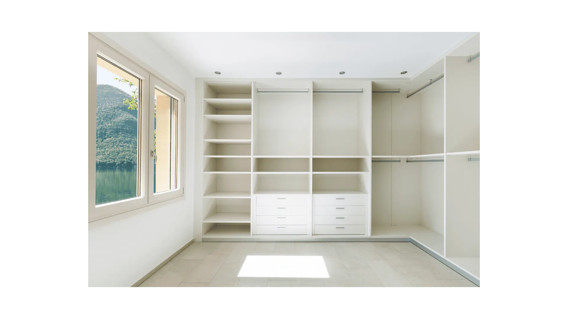 Armário sob medida com portas fechadas