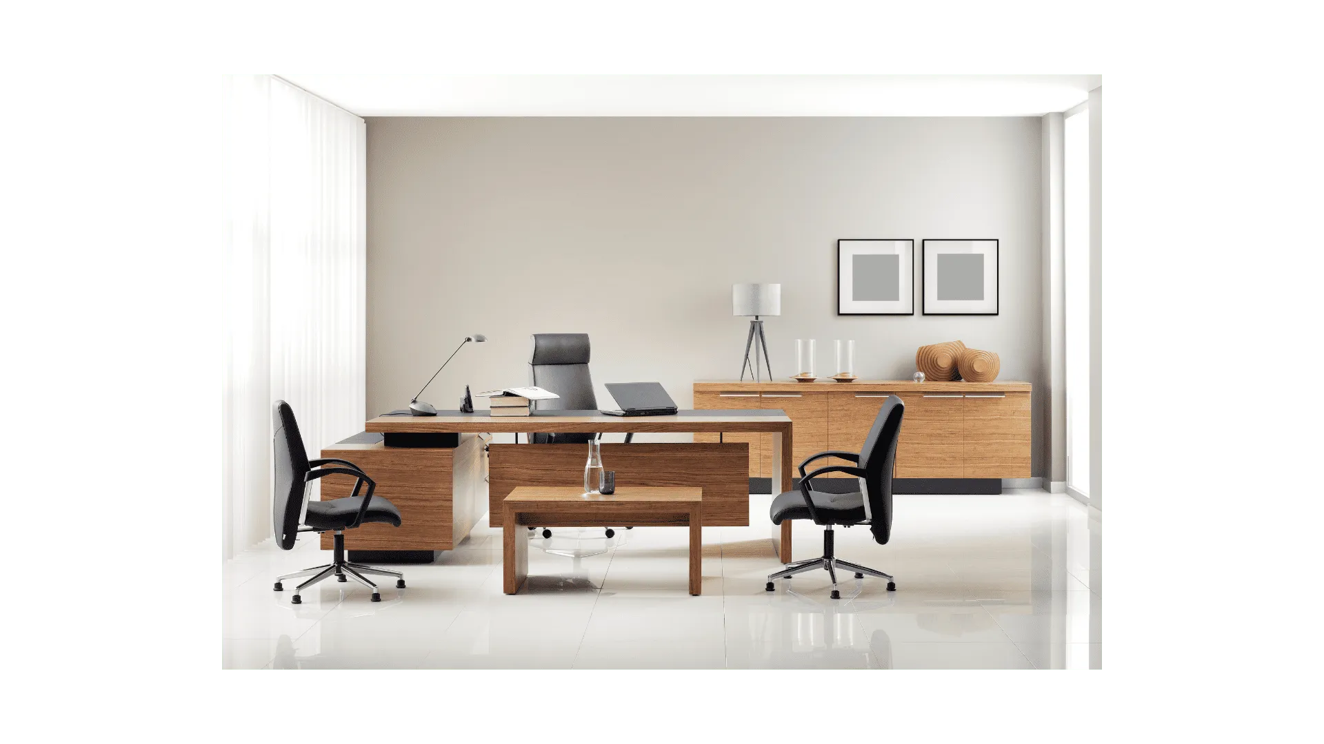 Escritório sob medida com marcenaria planejada